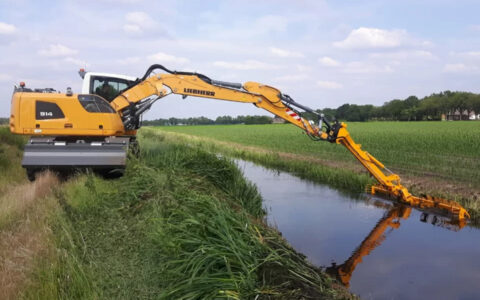 herder-mowing-bucket-mrzt-with-excavator-liebherr-on-extension-boom