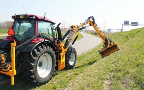 herder-musketier-mowing-arm-for-roadside-maintenance