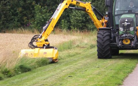 musketier-mowing-arm-fendt-415